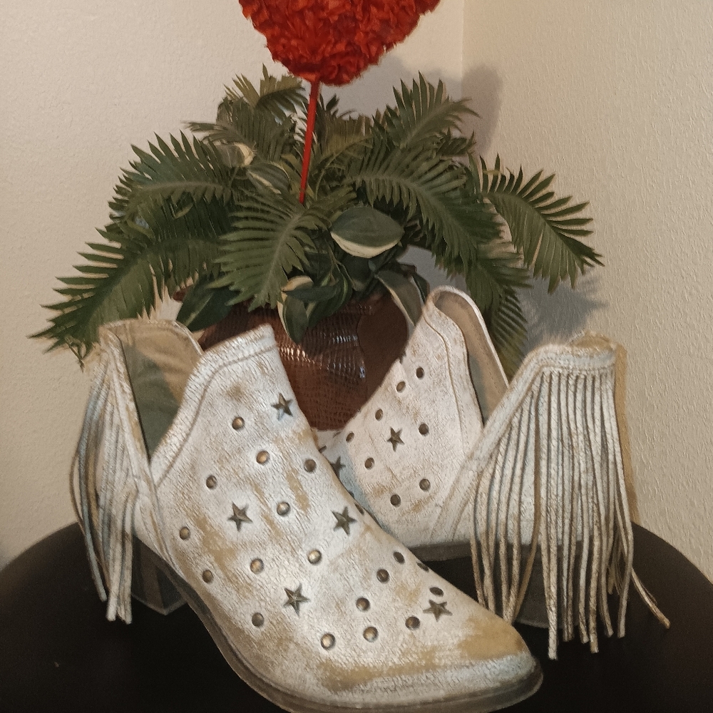 Circle G White Fringe Ankle Boots